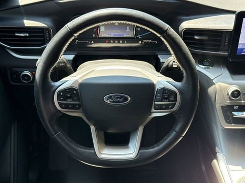 Used 2021 Ford Explorer XLT w/ Equipment Group 202A RWD image 12