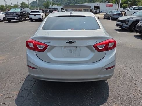 Used 2017 Chevrolet Cruze LT w/ Convenience Package FWD image 6