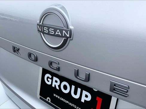 Used 2024 Nissan Rogue SV image 31