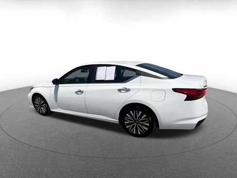 Used 2025 Nissan Altima 2.5 SV FWD image 10