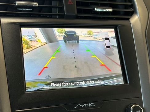 Used 2020 Ford Fusion SE FWD image 21