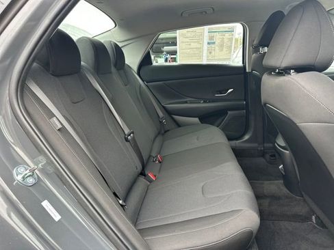 Certified 2025 Hyundai Elantra SE image 22