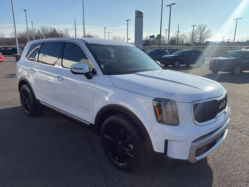 Used 2023 Kia Telluride LX image 7