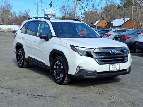 Certified 2025 Subaru Forester Premium image 3