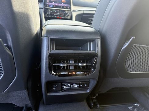 New 2025 Jeep Grand Cherokee Overland AWD/4WD image 12
