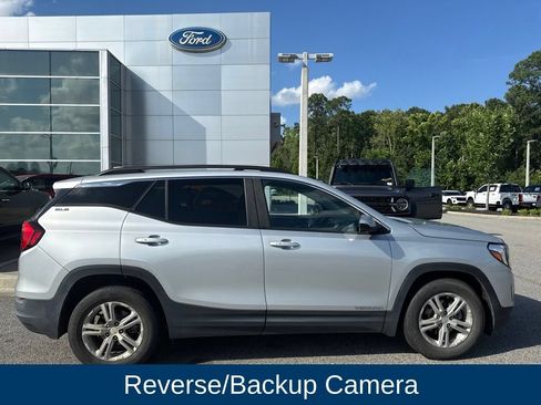 Used 2021 GMC Terrain SLE w/ Driver Convenience Package FWD image 2
