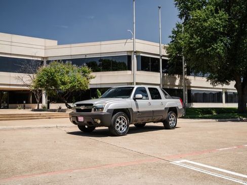 Used 2004 Chevrolet Avalanche 2WD image 38
