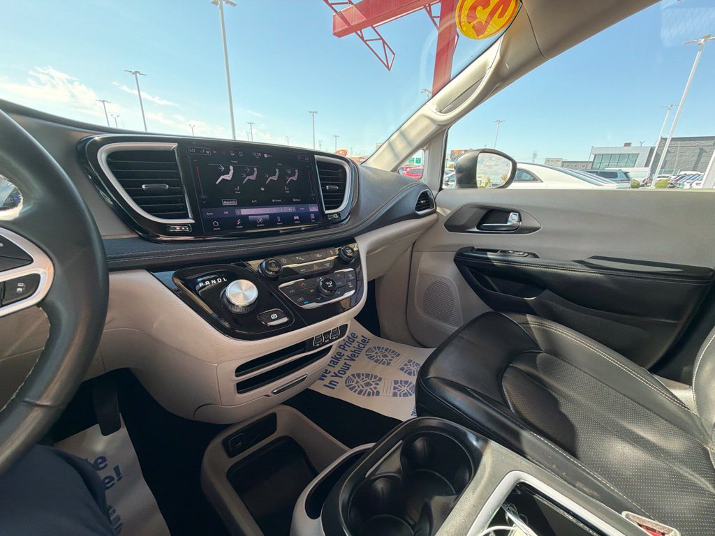 Used 2023 Chrysler Pacifica Touring-L FWD image 29