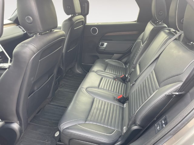 Used 2018 Land Rover Discovery HSE AWD/4WD image 13