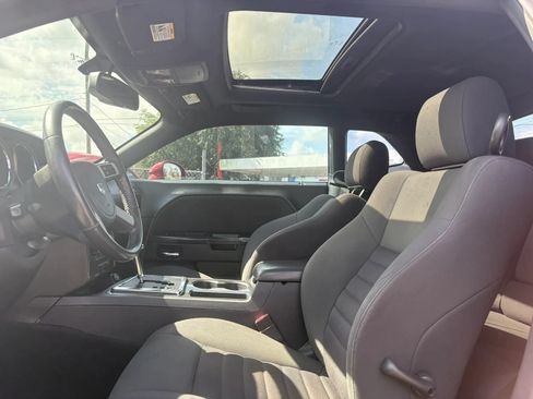Used 2010 Dodge Challenger SE RWD image 11