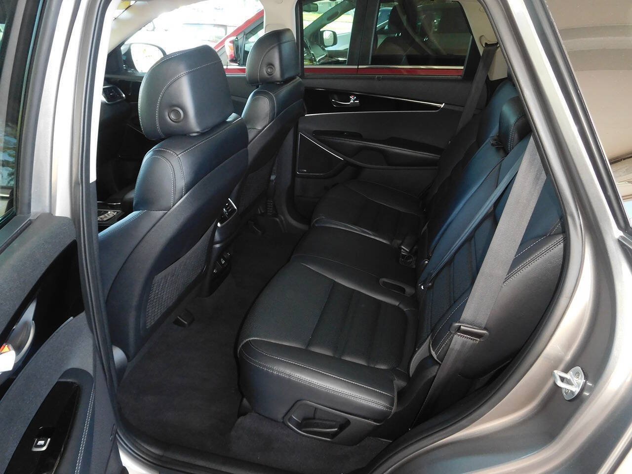 Used 2017 Kia Sorento SX FWD image 11