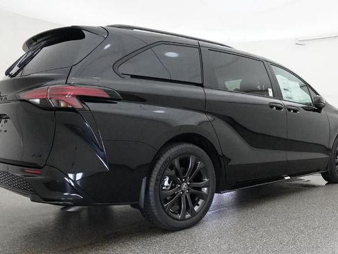 New 2026 Toyota Sienna XSE FWD image 25