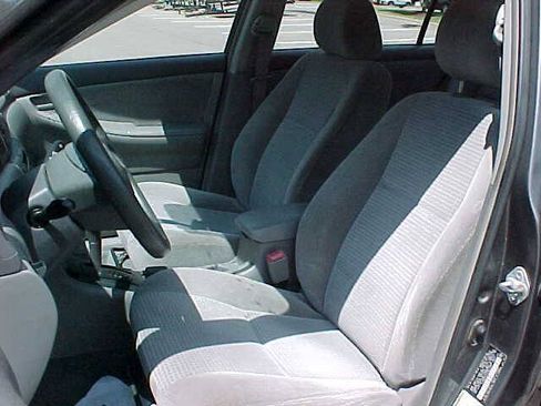 Used 2005 Toyota Corolla LE FWD image 16