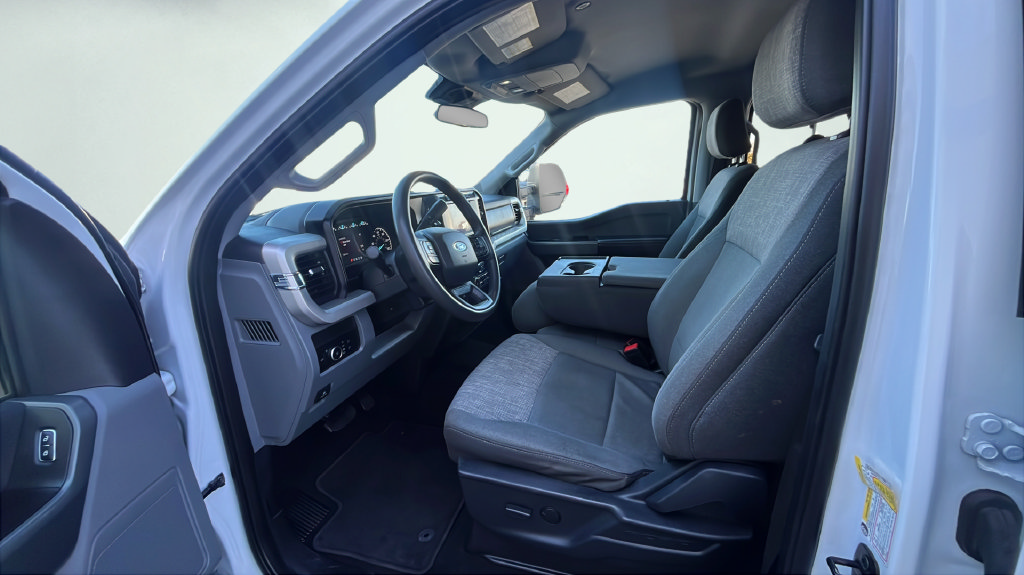 Used 2024 Ford F350 XLT w/ FX4 Off-Road Package AWD/4WD image 18