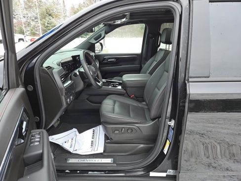 Used 2025 Chevrolet Suburban RST image 22