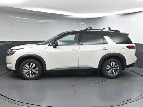 Used 2023 Nissan Pathfinder SL AWD/4WD image 4