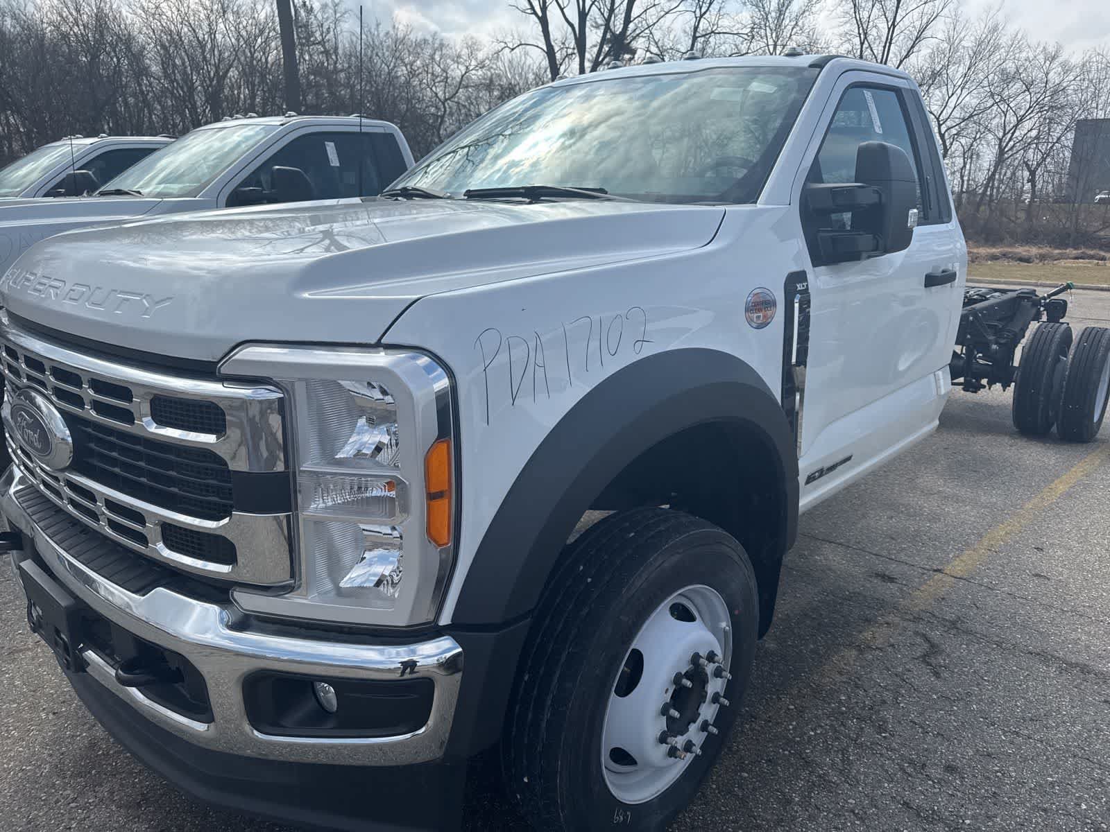 Used 2023 Ford F450 XLT w/ XLT Value Package RWD image 2