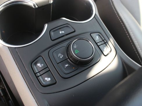 Used 2022 GMC Terrain SLT w/ Infotainment Package II FWD image 25