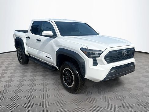 Used 2024 Toyota Tacoma TRD Off-Road AWD/4WD image 4
