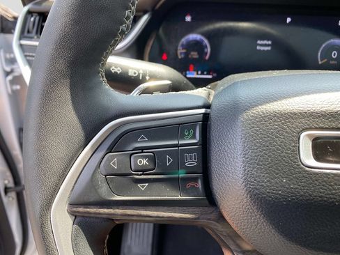 Used 2023 Jeep Grand Cherokee L Limited AWD/4WD image 21