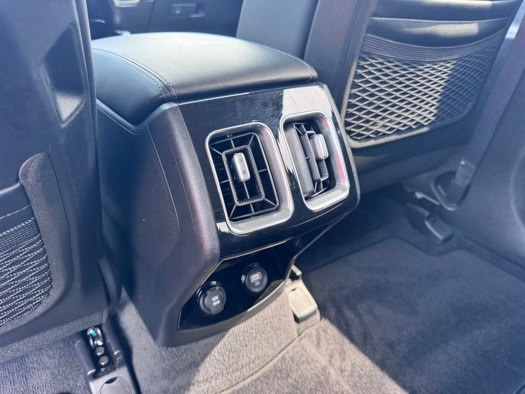 Used 2023 Kia Sorento SX AWD/4WD image 32