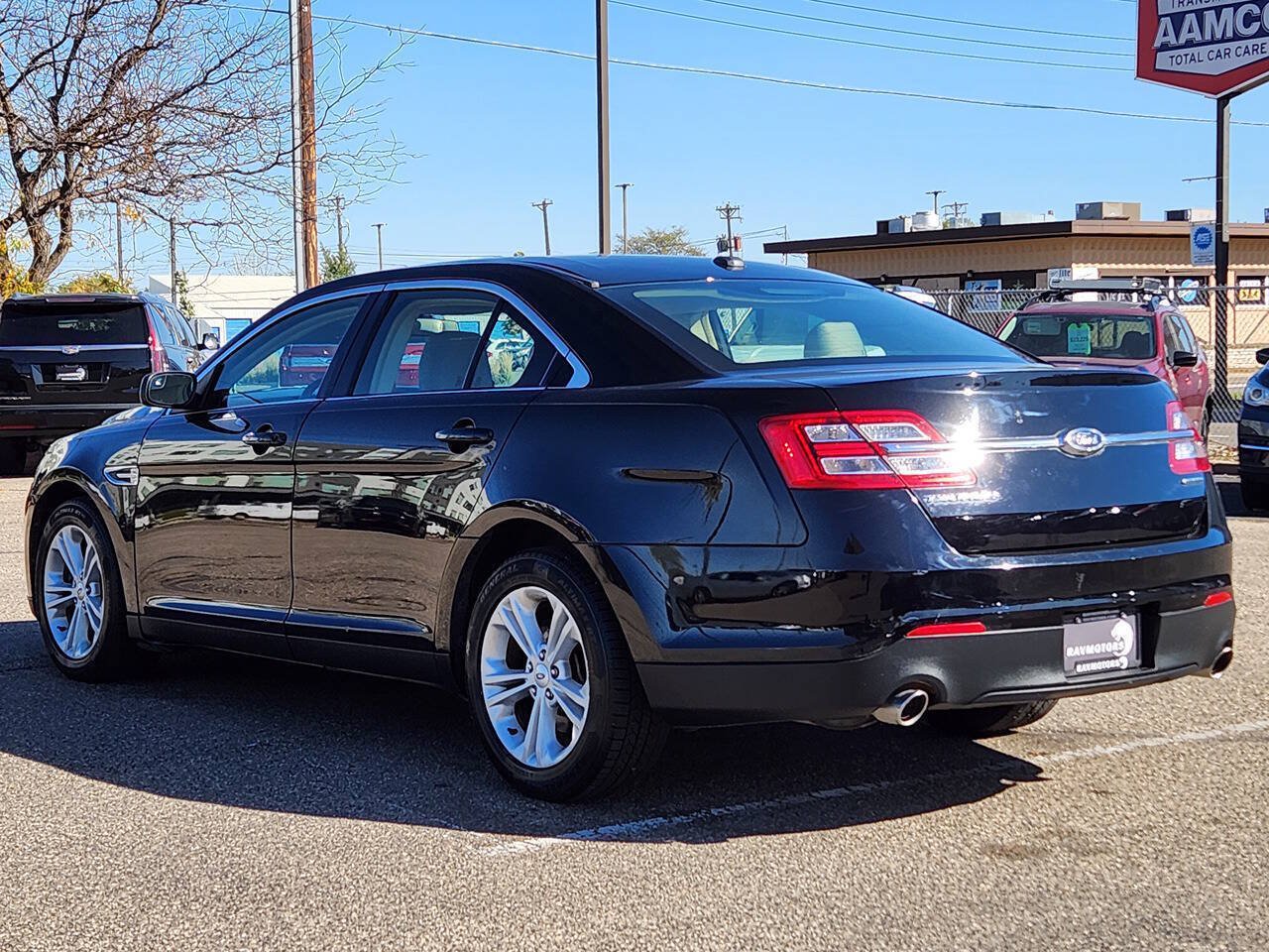 Used 2016 Ford Taurus SE FWD image 9