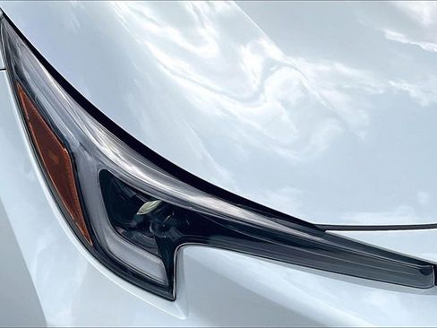 Used 2025 Toyota Corolla SE image 28