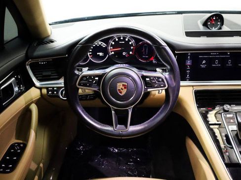 Used 2019 Porsche Panamera w/ Premium Package image 24