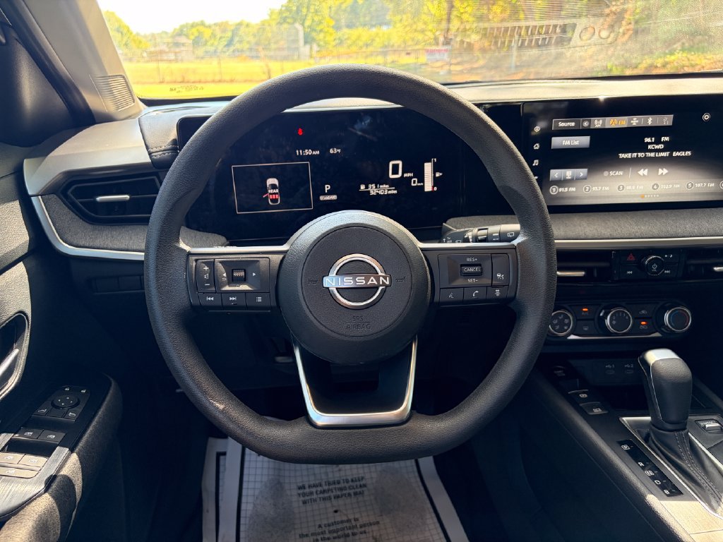 Used 2025 Nissan Kicks SV FWD image 15