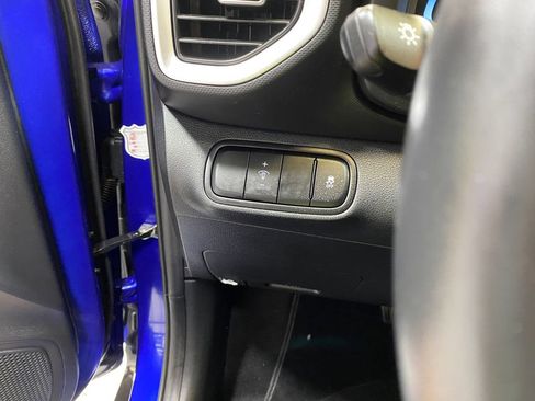 Used 2025 Hyundai Venue SEL FWD image 32
