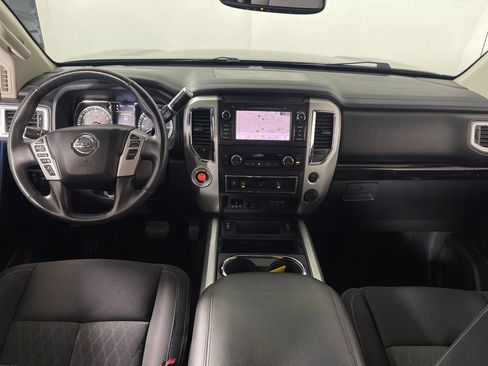 Used 2019 Nissan Titan SV w/ SV Convenience Package image 14
