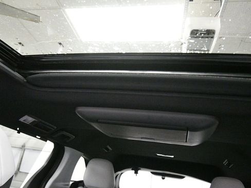 Used 2025 Toyota Sienna XSE image 19