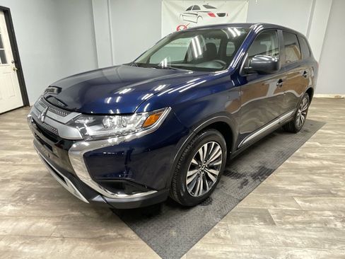 Used 2020 Mitsubishi Outlander ES FWD image 1