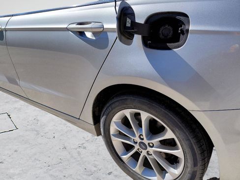 Used 2019 Ford Fusion SE FWD image 21