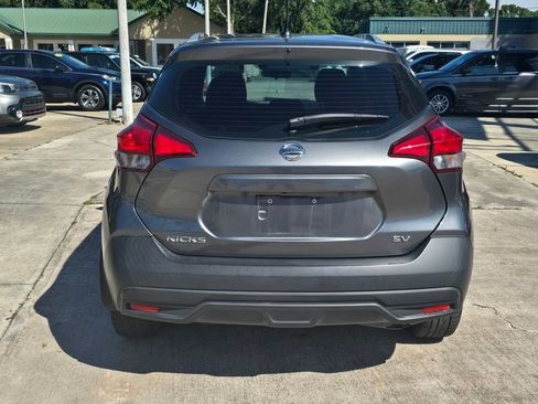 Used 2018 Nissan Kicks SV FWD image 12