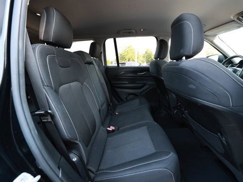 Used 2024 Jeep Grand Cherokee Laredo RWD image 30