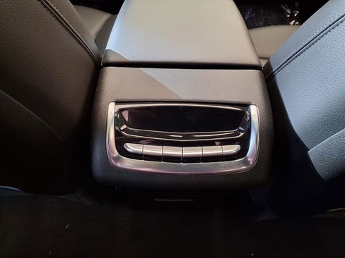 Used 2025 Cadillac XT6 Luxury image 19