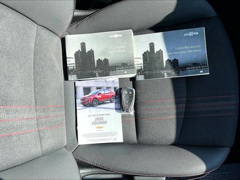 Used 2022 Chevrolet Equinox RS w/ Infotainment Package FWD image 13