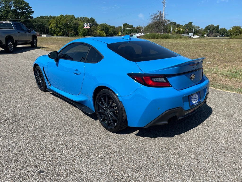 Used 2022 Toyota GR86 Premium RWD image 3