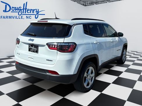Used 2024 Jeep Compass Latitude AWD/4WD image 5