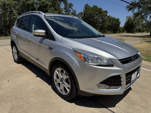 Used 2015 Ford Escape Titanium FWD image 2
