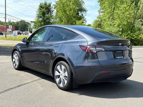Used 2024 Tesla Model Y Long Range AWD/4WD image 2