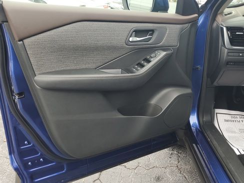 Used 2022 Nissan Rogue SV image 16