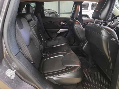 Used 2018 Jeep Cherokee Latitude Plus w/ Cold Weather Group image 21