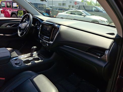 Used 2020 Chevrolet Traverse LT w/ LT Premium Package AWD/4WD image 11