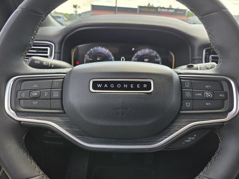 Used 2024 Jeep Wagoneer L Series II w/ Flexible Seating Group AWD/4WD image 29