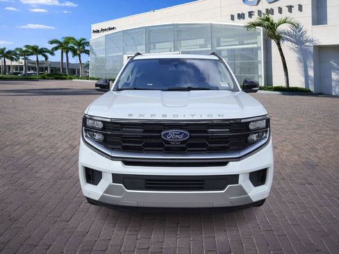 Used 2025 Ford Expedition Platinum AWD/4WD image 2