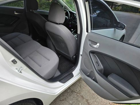 Used 2017 Kia Forte LX image 13