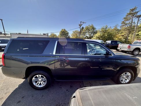 Used 2020 Chevrolet Suburban LT image 14
