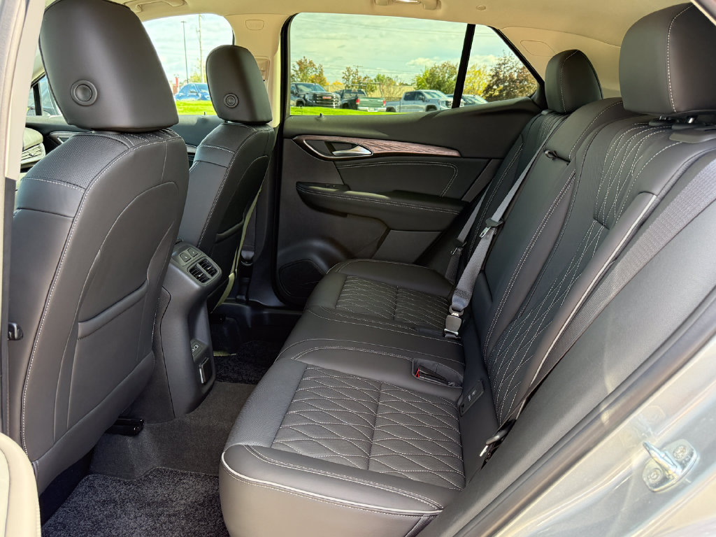 Used 2023 Buick Envision Avenir AWD/4WD image 5